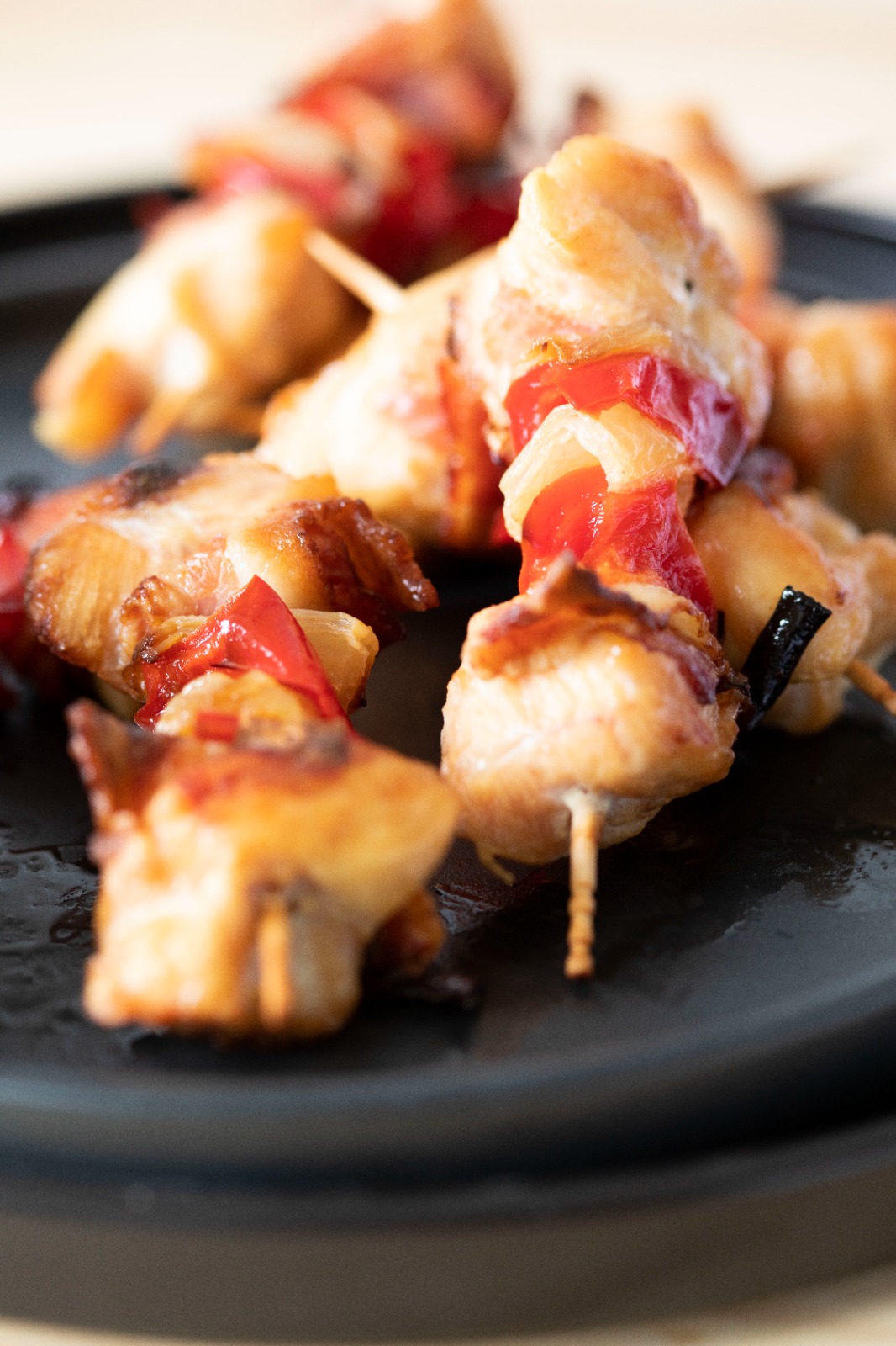 Brochettes de pollo